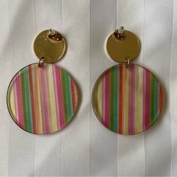 ⭐️💲5add-on⭐️ Fun earrings - Picture 3 of 4